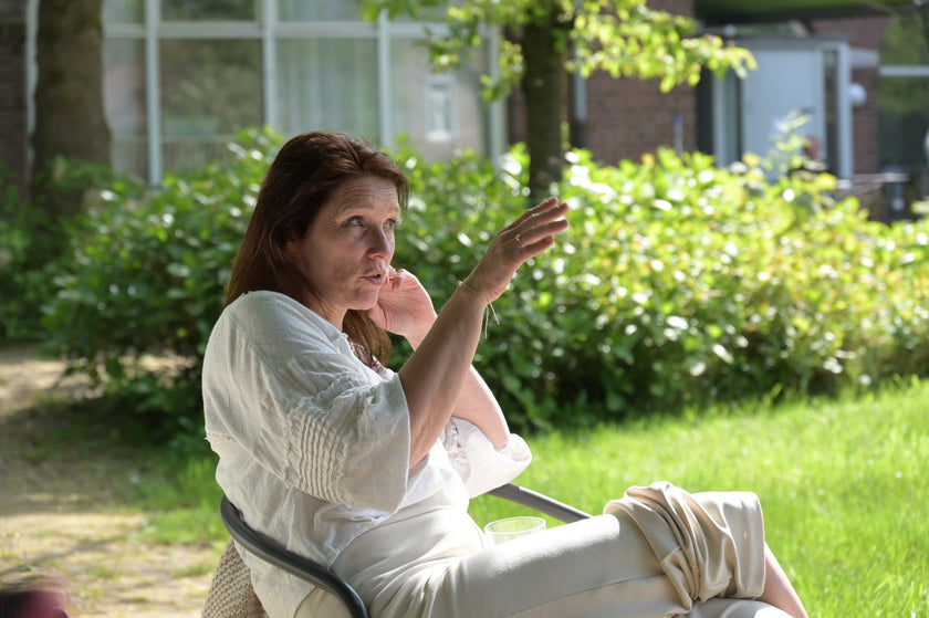 Spreker over de cyclus, overgang, vrouwelijke gezondheid incl hotseatcoaching