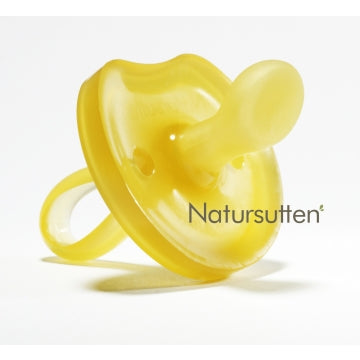 Natursutten Fopspeen Vlinder Anatomisch M: Heerlijk zacht fopspeentje van Natursutten, anatomisch gevormd, gemaakt van 100% natuurlijk rubber. De naam Natursutten betekent eigenlijk natuurlijk zuigen en dat is goed merkbaar.